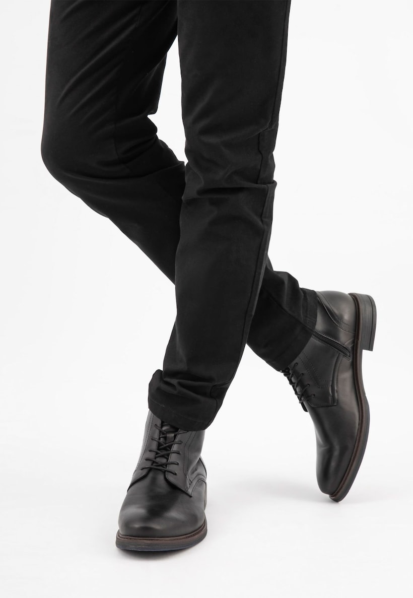 męskie eleganckie buty do jeansów w ciemnym kolorze